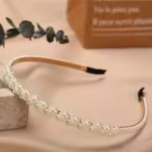Pearl headband 10/10 not worn